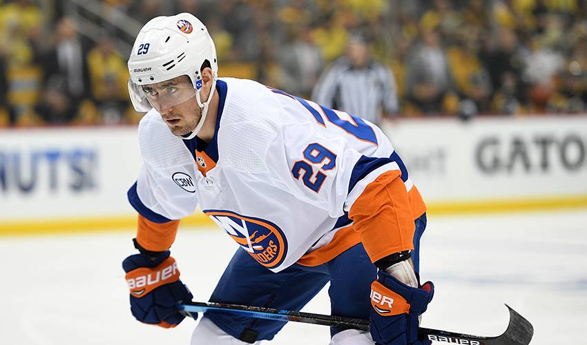 Islanders agree to terms with Brock Nelson on 6-year deal
