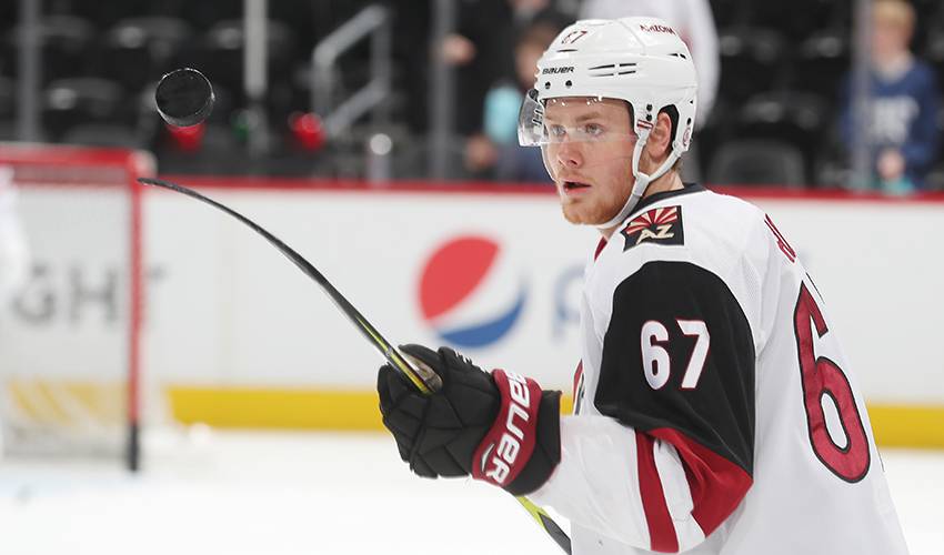 Coyotes sign forward Crouse to 3-year contract