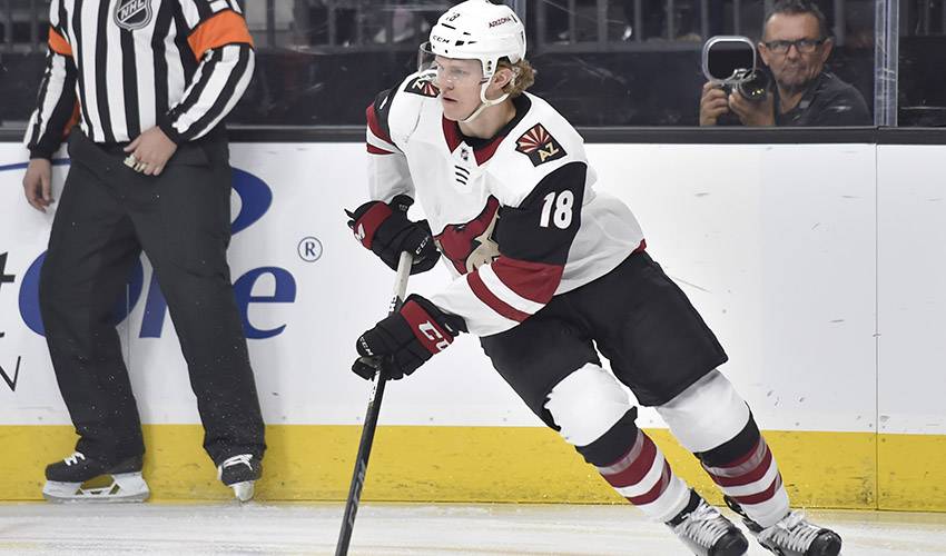 Coyotes sign Dvorak to 6-year contract extension