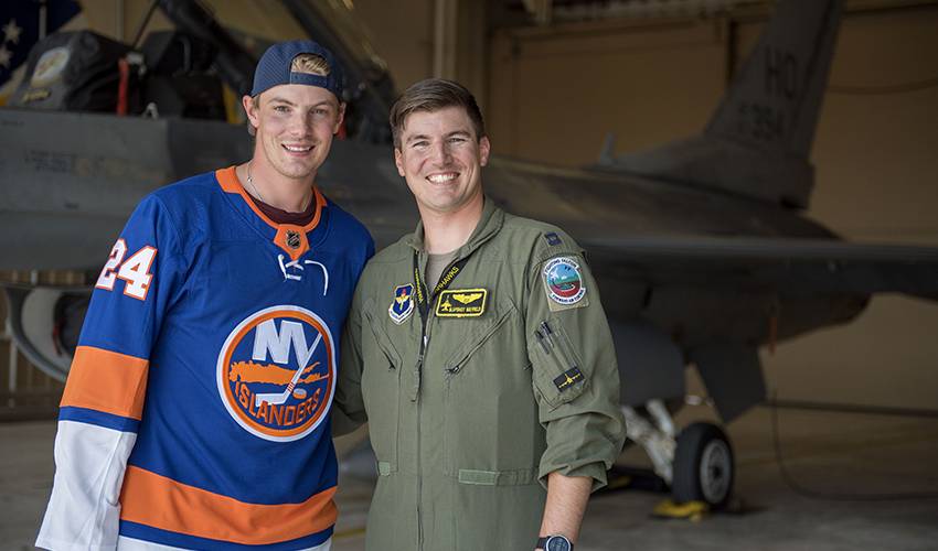 Scott Mayfield reaches new heights and speed alongside brother on F-16 trip