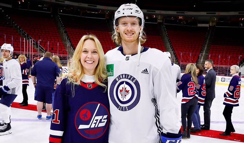 winnipeg jets outdoor jersey