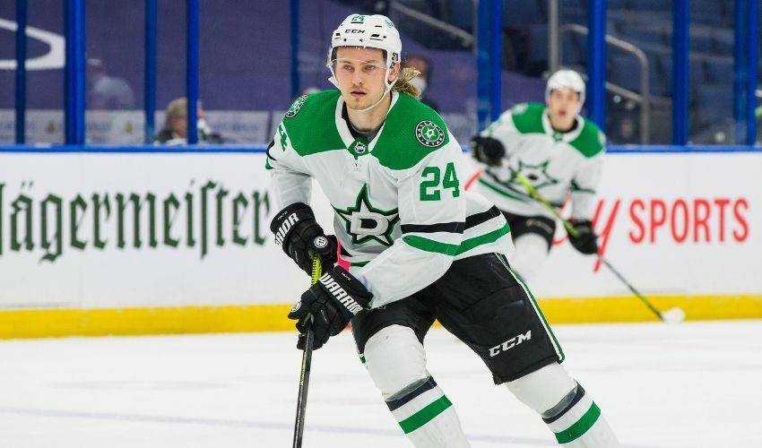 Stars sign Hintz to $67.6M, 8-year extension through 2030-31